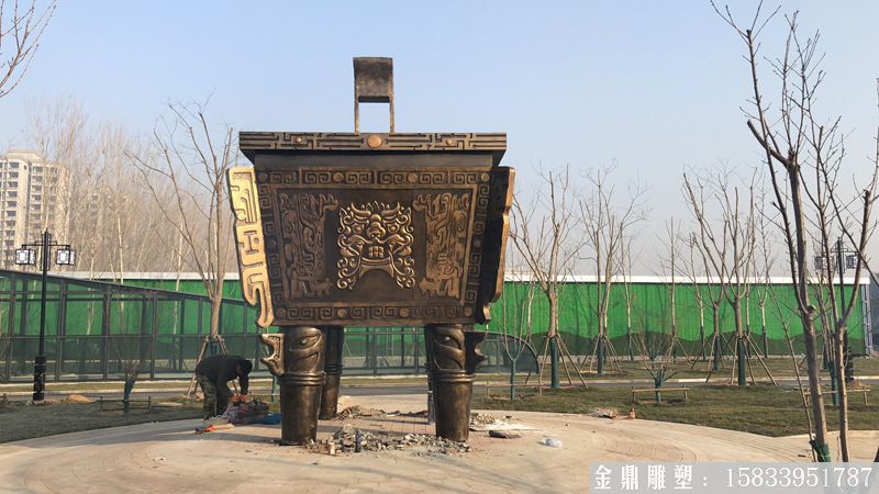 广场大型铜鼎 (5) 广场大型铜鼎 (5)